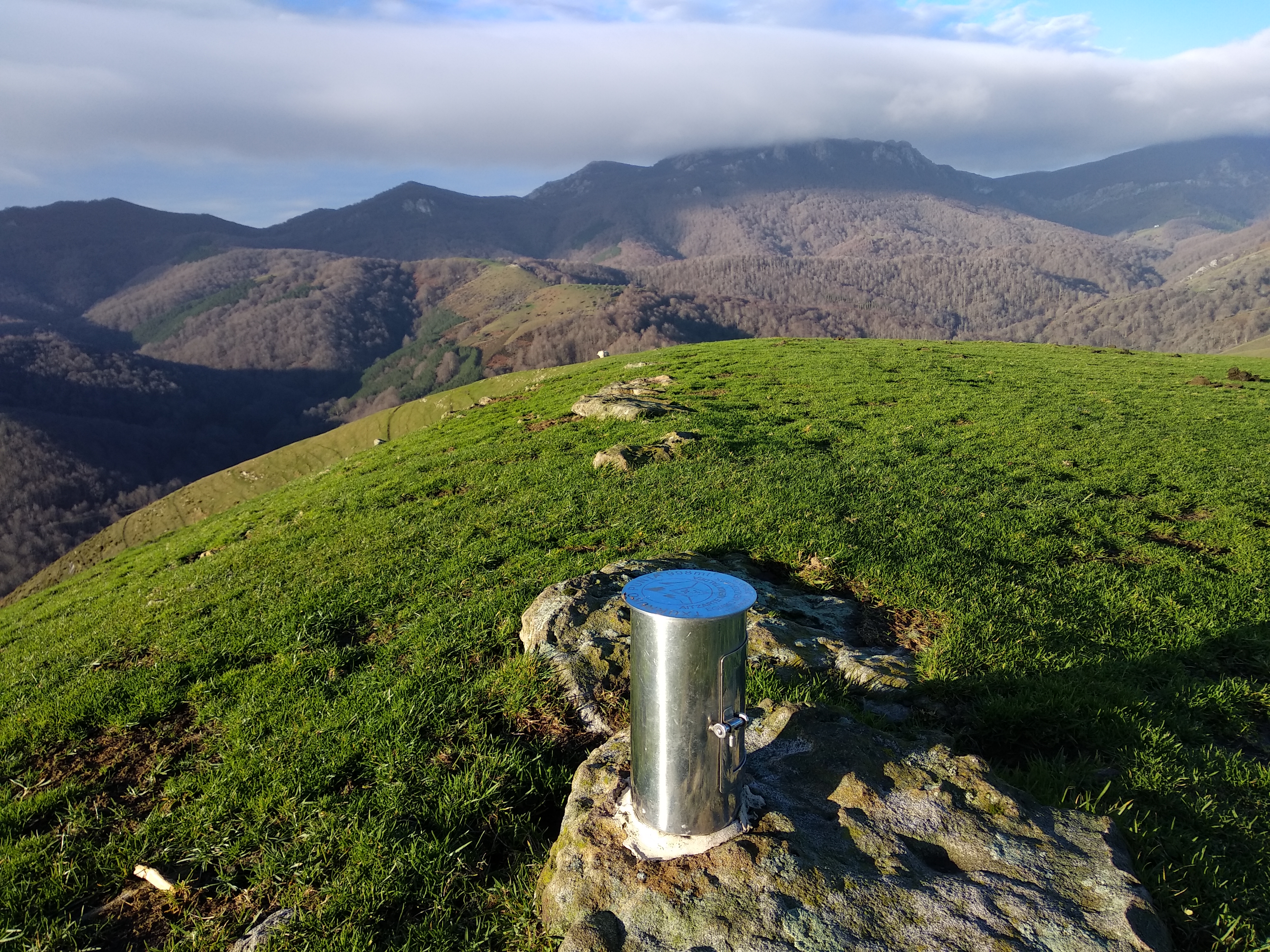 Foto Cruce N-1 –TXURRUKOPUNTA (989mts)—Garagarza—Pto. Etxegarate- Araba. Mañanera